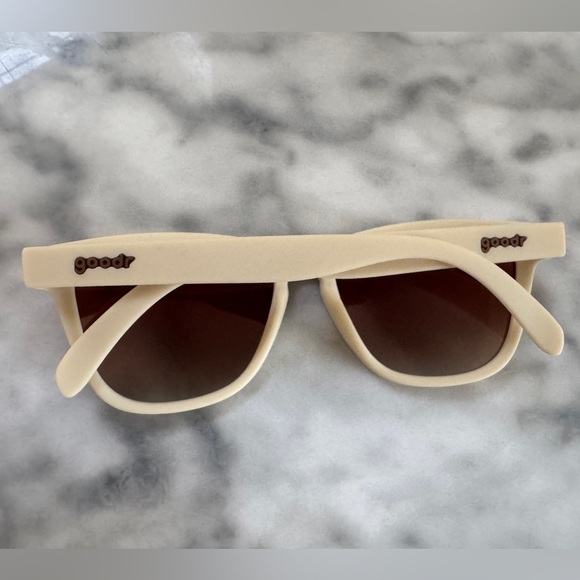 GOODR Toasted Marshmallow Magic Sunglasses - Picture 3 of 4